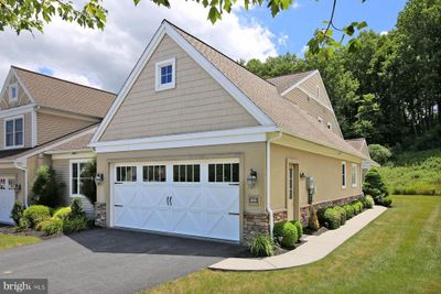 1035 English Drive, Townhouse with 3 bedrooms, 3 bathrooms and null parking in LEBANON PA | Image 1