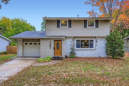 11601 9th Ave Nw, Coon Rapids, MN, 55433-2558 | Card Image