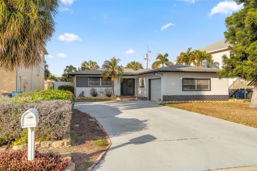 103 8th St, BELLEAIR BEACH, FL, 33786-3220 | Card Image