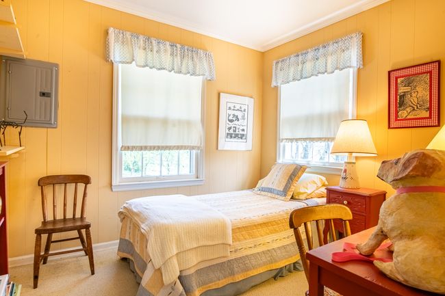 Cutest Corner Bedroom ever! | Image 46