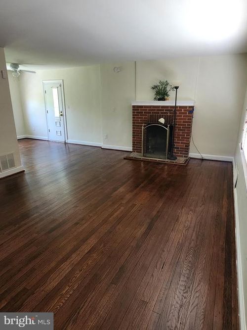 7465 Oakland Mills Rd, COLUMBIA, MD, 21046-1609 | Card Image