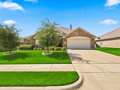 637 Piper Dr, Saginaw, TX, 76179-6362 | Card Image