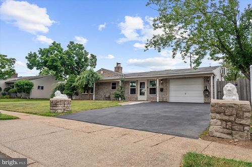 220 Willow Dr, LEVITTOWN, PA, 19054-3119 | Card Image
