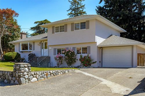 3355 Wellsmith Cres, Colwood, BC, V9C2G8 | Card Image