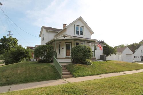 357 Amanda St, Burlington, WI, 53105-1117 | Card Image