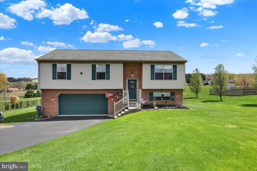 2241 Stoverstown Rd, SPRING GROVE, PA, 17362-7827 | Card Image