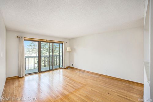 43-1088 Hillcrest Dr, Oxford, MI, 48371-6016 | Card Image