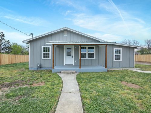 107 E Riley St, Bowie, TX, 76230-5510 | Card Image