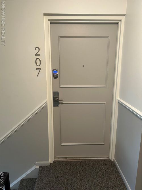 unit-207-805 Plate St, Rochester, MI, 48307-1657 | Card Image