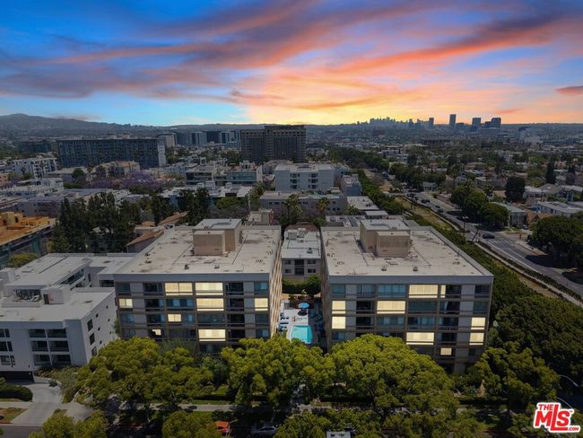 UNIT-406 - 318 N Maple Dr, Condo with 2 bedrooms, 3 bathrooms and 2 parking in Beverly Hills CA | Image 48