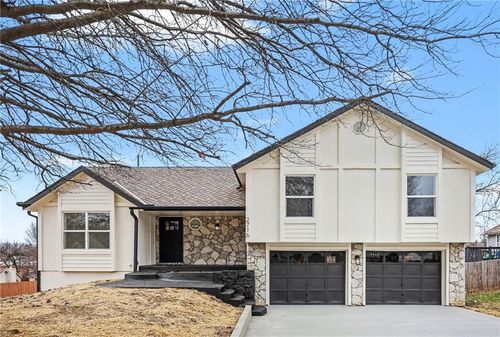 2716 S 46th St, Kansas City, KS, 66106-3679 | Card Image