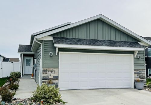 2737 10th St W, West Fargo, ND, 58078-3221 | Card Image