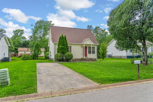 320 Lafayette Point Cir, Clarksville, TN, 37042-3988 | Card Image