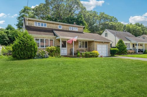 128 Kime Ave, Babylon, NY, 11703-3317 | Card Image