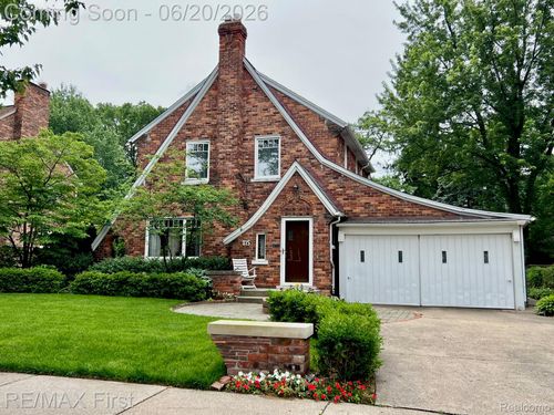 815 W Oakridge St, Ferndale, MI, 48220-2753 | Card Image