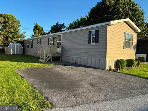9 S Green Acres Cir, Akron, PA, 17501-1483 | Card Image