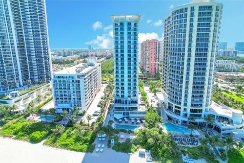 312-17275 Collins Ave, Sunny Isles Beach, FL, 33160-3443 | Card Image