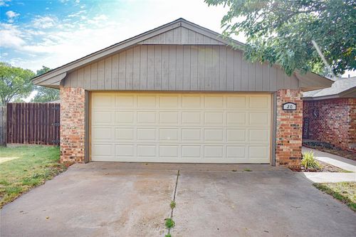 20 Liberty Ln, Elk City, OK, 73644-4809 | Card Image