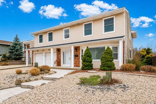 29 Donna Ln, Lido Beach, NY, 11561-5212 | Card Image