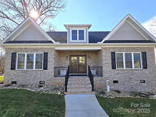 496 19th Avenue Cir Nw, Hickory, NC, 28601-1288 | Card Image