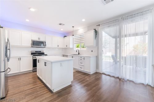 9762 Valmeyer Ave, Las Vegas, NV, 89148-5743 | Card Image