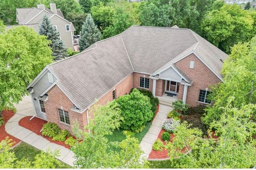 W171N5517 Autumn View Lane, Menomonee Falls, WI, 53051 | Card Image