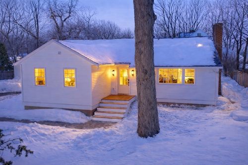 29 Chief Justice Cushing Hwy, Hingham, MA, 02043-2013 | Card Image