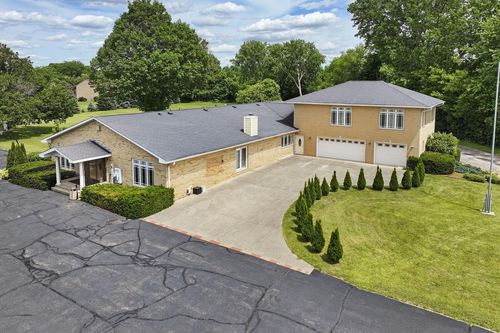 740 S Cosgwell Drive, Salem Lakes, WI, 53170 | Card Image