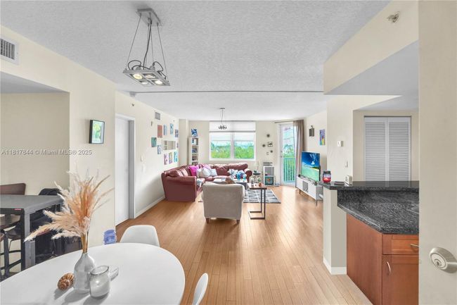 APT-304 - 1555 N Treasure Dr, Condo with 2 bedrooms, 2 bathrooms and null parking in North Bay Village FL | Image 4