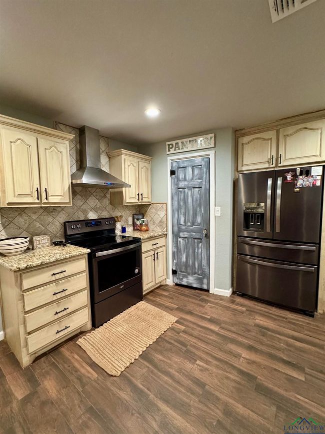 71 County Road 2936, House other with 3 bedrooms, 2 bathrooms and null parking in Hughes Springs TX | Image 10