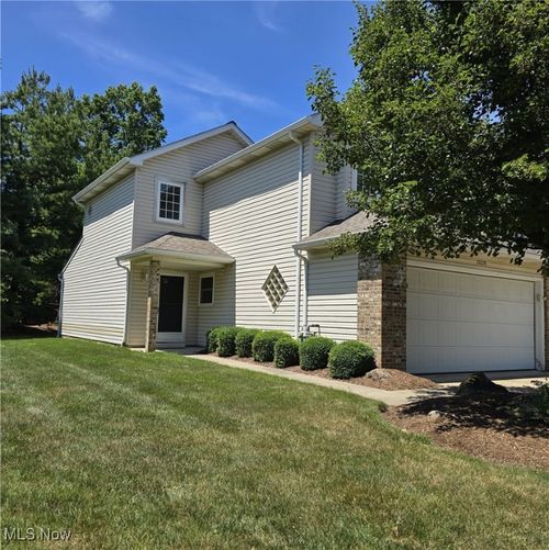15759 Roxboro Dr, Middleburg Heights, OH, 44130-8364 | Card Image