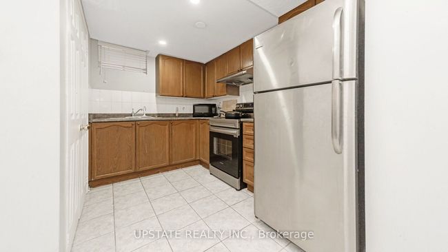 6 Mannel Cres, House other with 6 bedrooms, 4 bathrooms and 4 parking in Brampton ON | Image 37