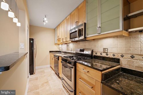 apt-914-4242 E West Hwy, CHEVY CHASE, MD, 20815-5953 | Card Image