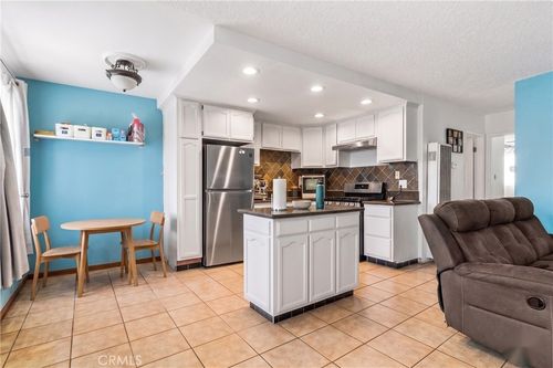 110-3325 Santa Fe Ave, Long Beach, CA, 90810-2948 | Card Image