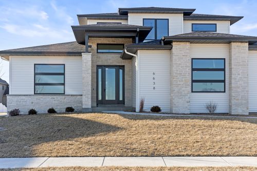 6638 Pelican St, Bettendorf, IA, 52722 | Card Image