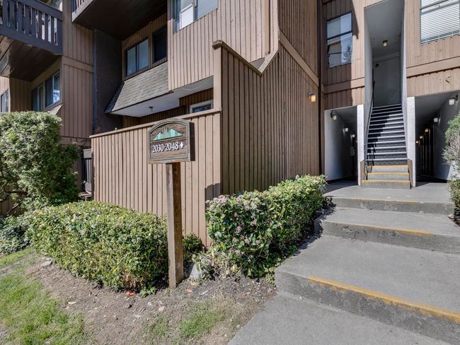 2038 Purcell Way, Condo with 2 bedrooms, 1 bathrooms and 1 parking in North Vancouver BC | Image 3