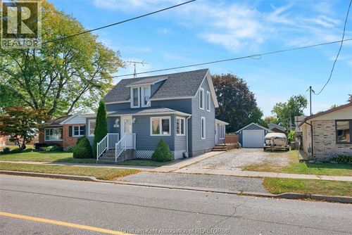 {{alt}} | Card Image