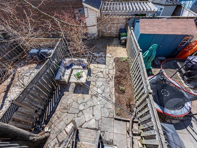 2063 Gerrard St E, House attached with 3 bedrooms, 2 bathrooms and 1 parking in Toronto ON | Image 32
