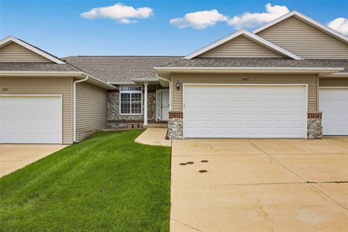 3645 Stoney Point Rd Sw, Cedar Rapids, IA, 52404-4731 | Card Image