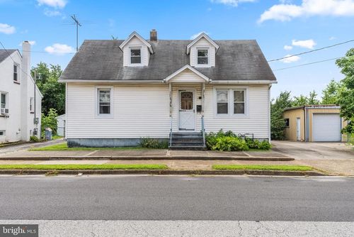 68 E Harmony St, PENNS GROVE, NJ, 08069-1438 | Card Image