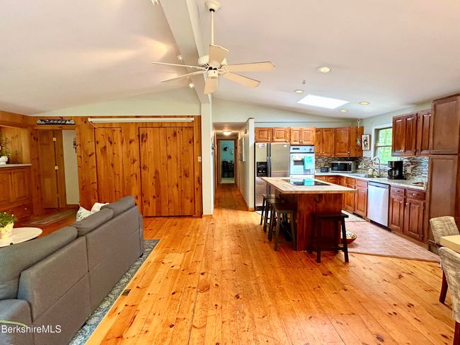 305 Shadow Ln, House other with 3 bedrooms, 3 bathrooms and null parking in Sandisfield MA | Image 9