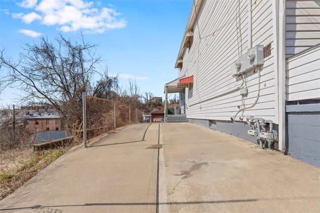 537 6 Th St, House other with 5 bedrooms, 3 bathrooms and 3 parking in Braddock PA | Image 30