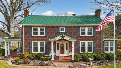 412 N Main St, Gretna, VA, 24557-1700 | Card Image