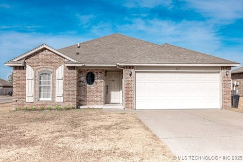 205 Taos Dr, Kiefer, OK, 74041-4527 | Card Image