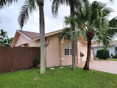 16917 Sw 146th Ct, House other with 3 bedrooms, 2 bathrooms and null parking in Miami FL | Image 3