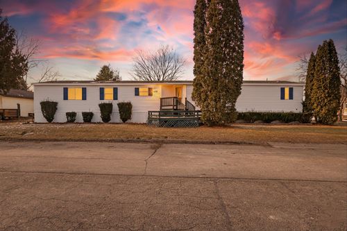 112 Falling Creek Cir, Janesville, WI, 53548-9106 | Card Image
