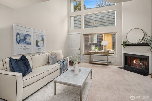 b727-7309 Sand Point Way Ne, Seattle, WA, 98115-6300 | Card Image