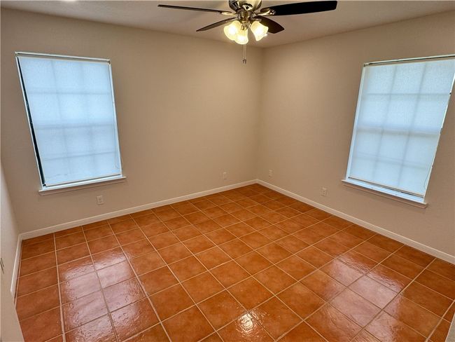 136 Lakeview Trce, House attached with 2 bedrooms, 2 bathrooms and 4 parking in Three Rivers TX | Image 10