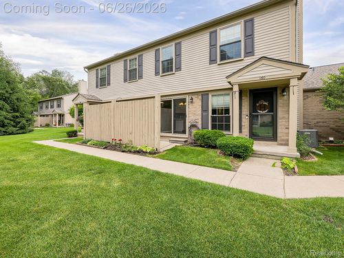 3-160 Pine Tree Ridge Dr, Waterford, MI, 48327-4321 | Card Image