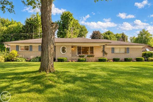 6534 Donnybrook Dr, Shelby Township, MI, 48316-3428 | Card Image